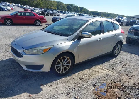 2016 Ford Focus Se z USA, uszkodzony, nr VIN 1FADP3K28GL338824